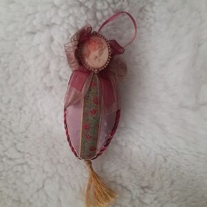 Vintage Victorian Cameo Ornament